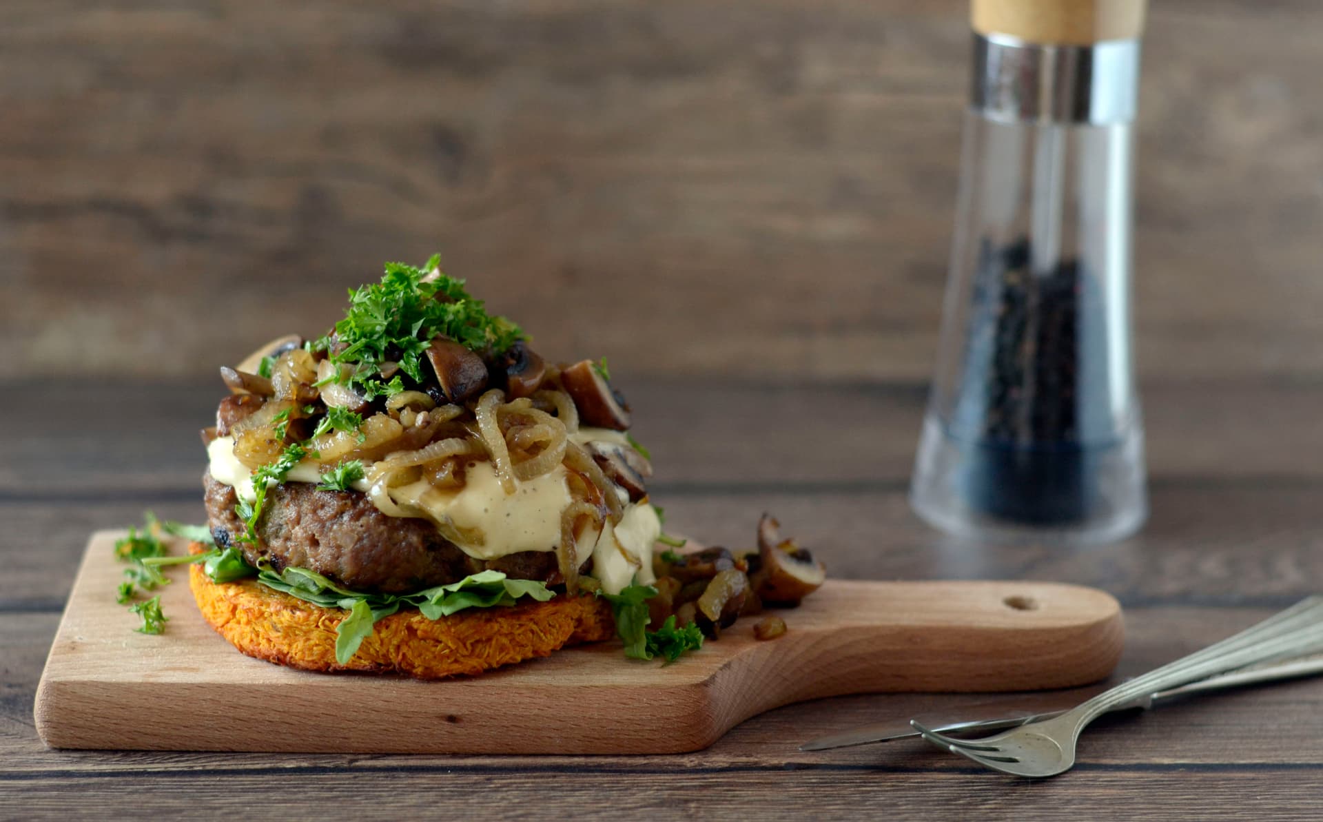 Hovězí burger se žampióny