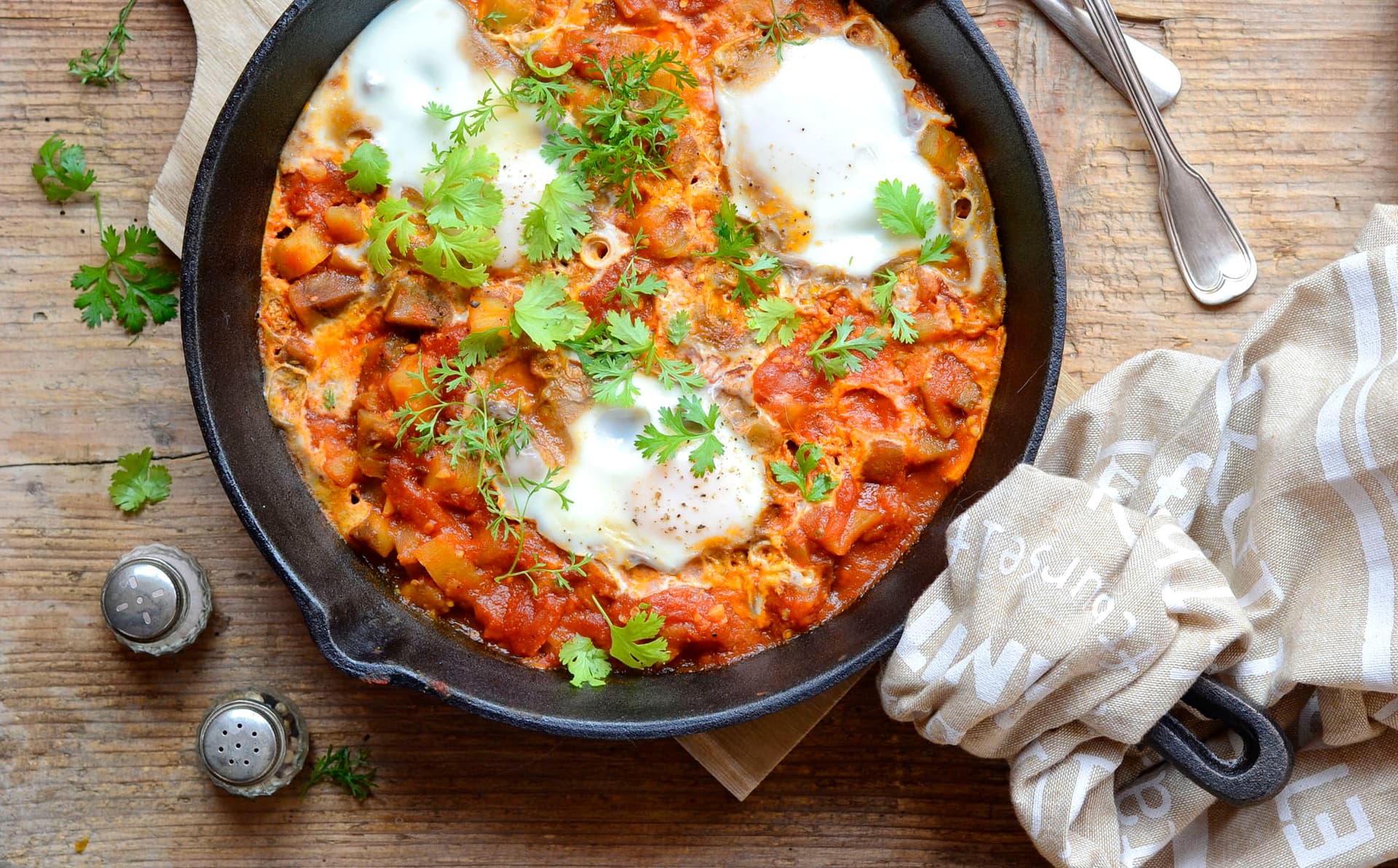 Lilková shakshuka