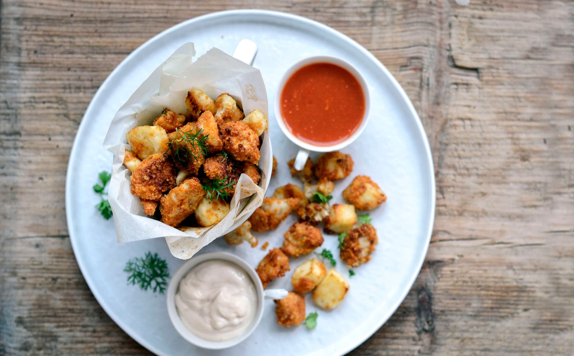 "Popcorn" z kuřete, květáku a Halloumi sýru