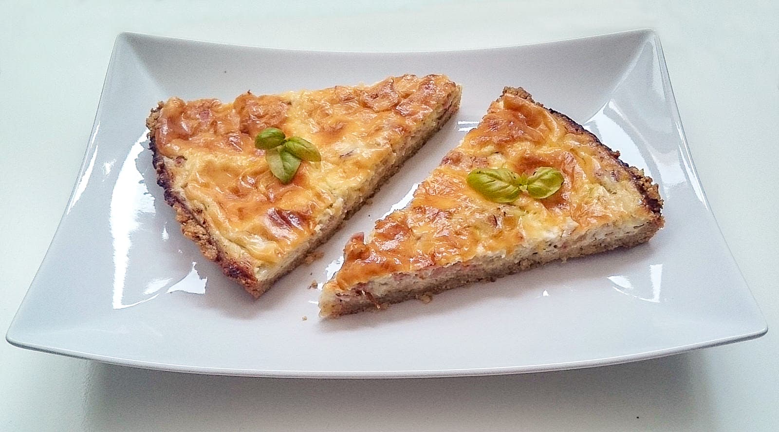Quiche s cibulí a pórkem
