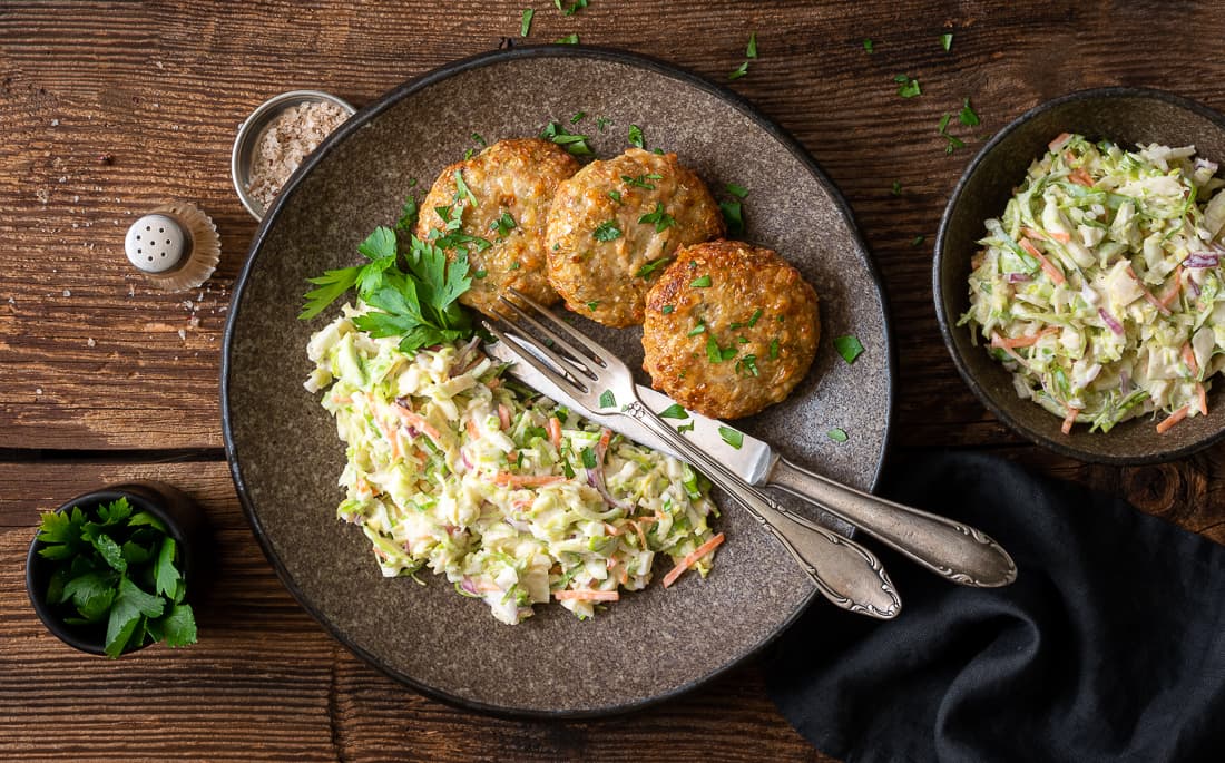 Kapustičkové karbanátky a coleslaw