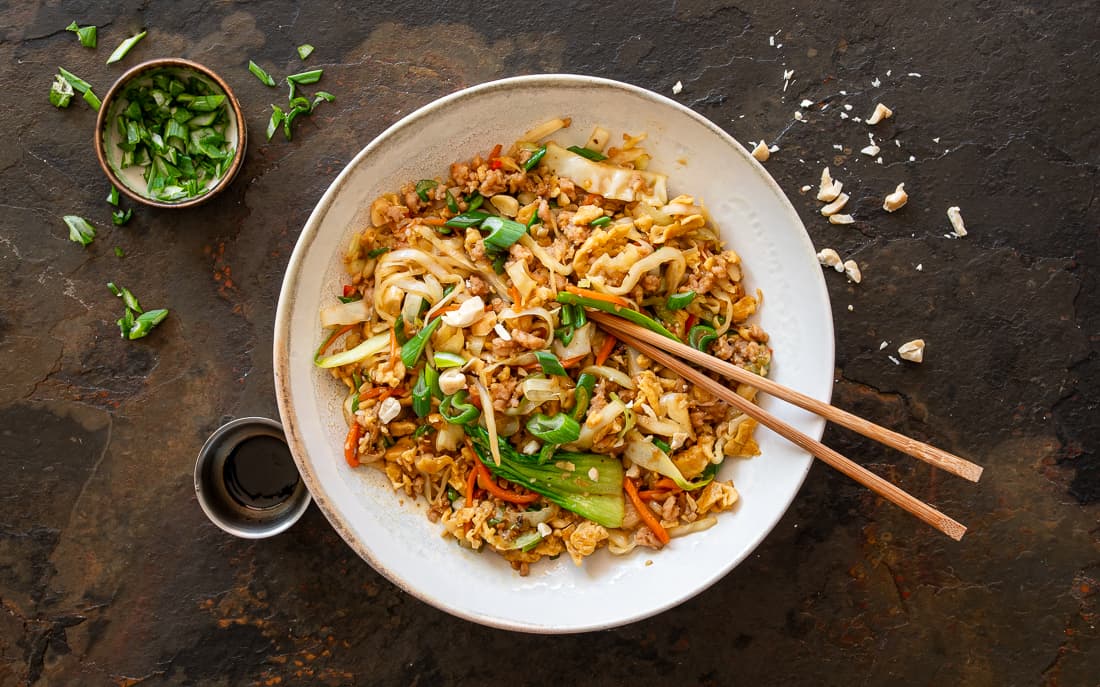 Zelné stir-fry s krůtím masem a vejci