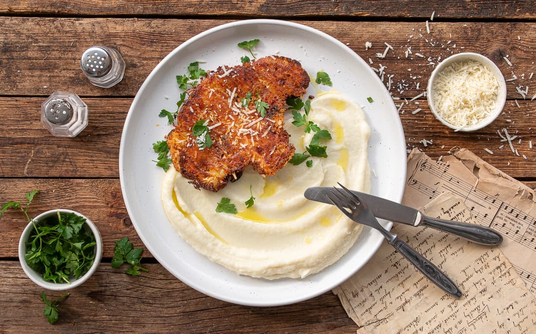 Květákový steak a kaše s parmazánem