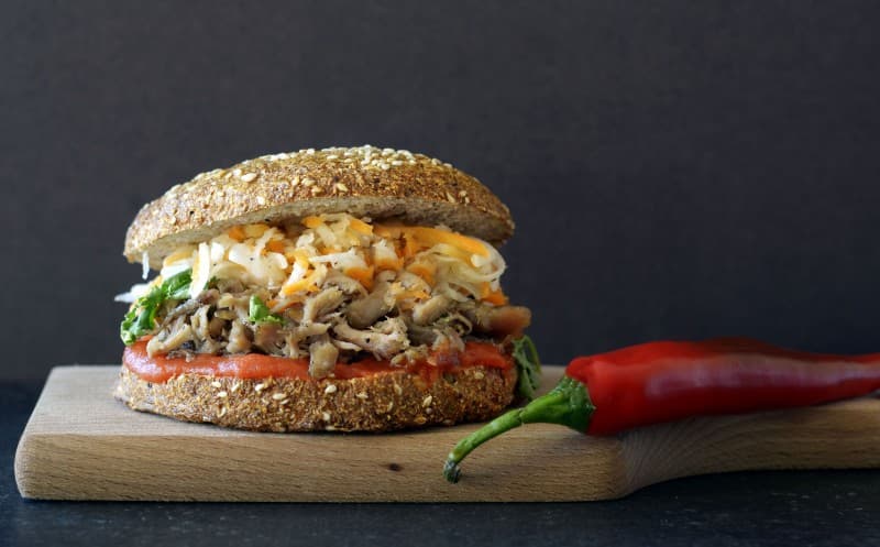 Asijský burger s trhaným kachním masem