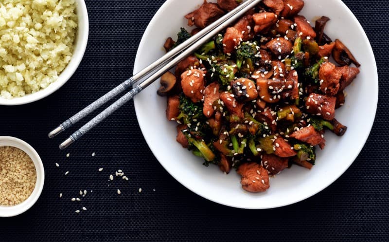 Krůtí stir-fry s brokolicí a žampióny