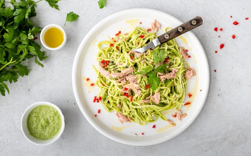 Cuketové nudle s omáčkou Mojo Verde
