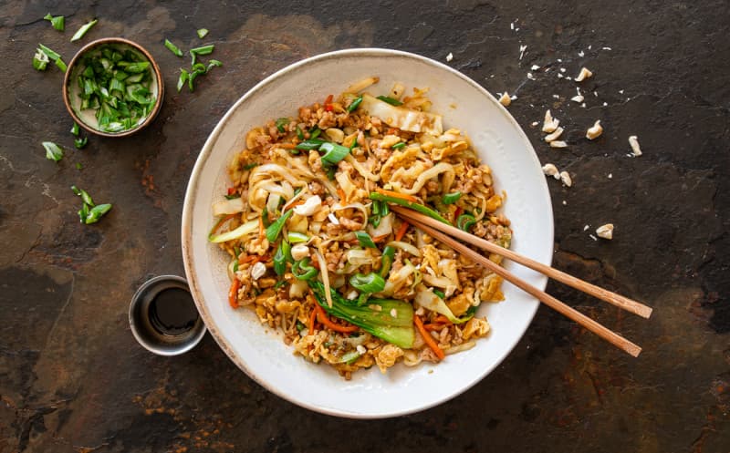 Zelné stir-fry s krůtím masem a vejci