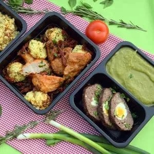 Krabičky Nutric Bistro s pečeným kuřecím masem, masovou rolkou s vejcem a zelenou polévkou