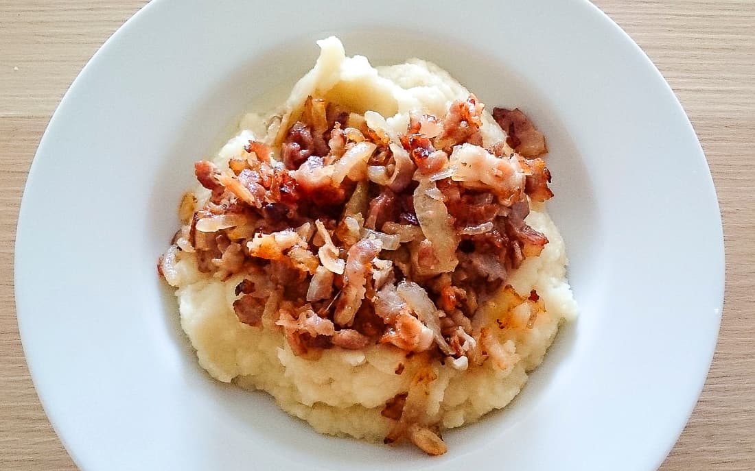 Pastinákové pyré se slaninou a cibulkou
