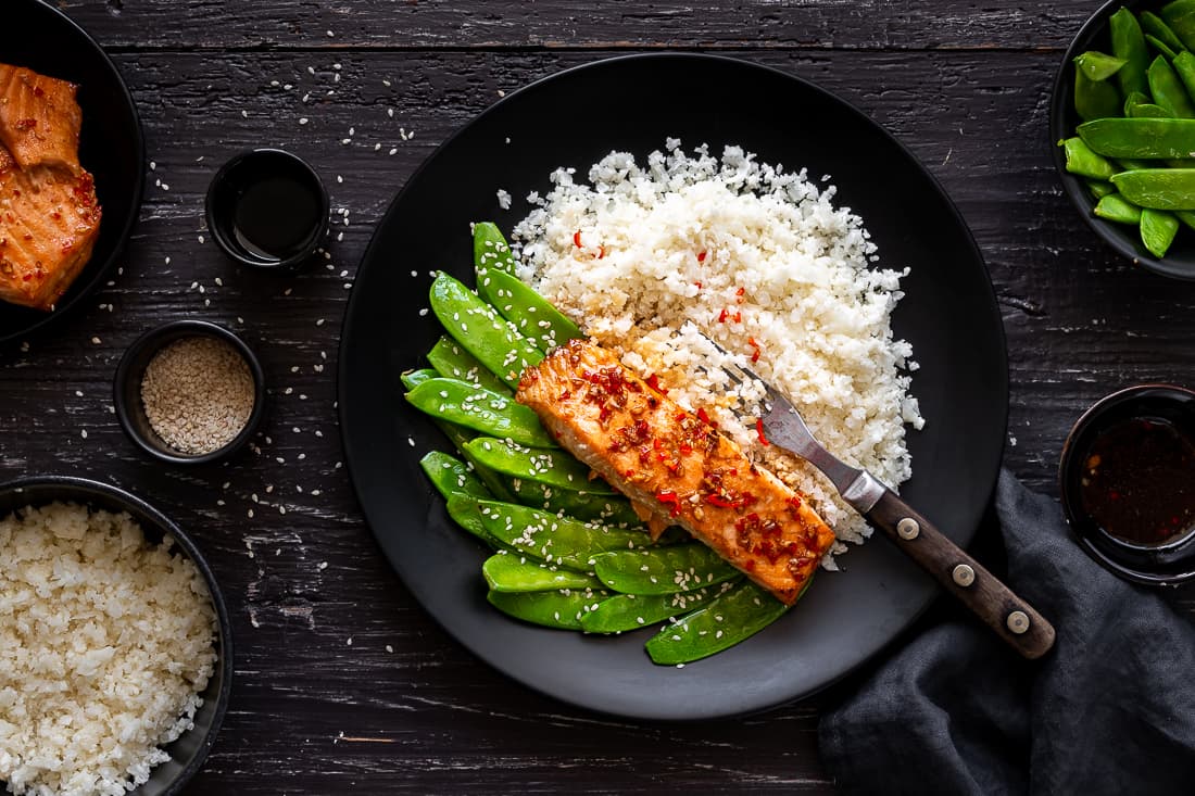 Teriyaki losos s hráškovými lusky