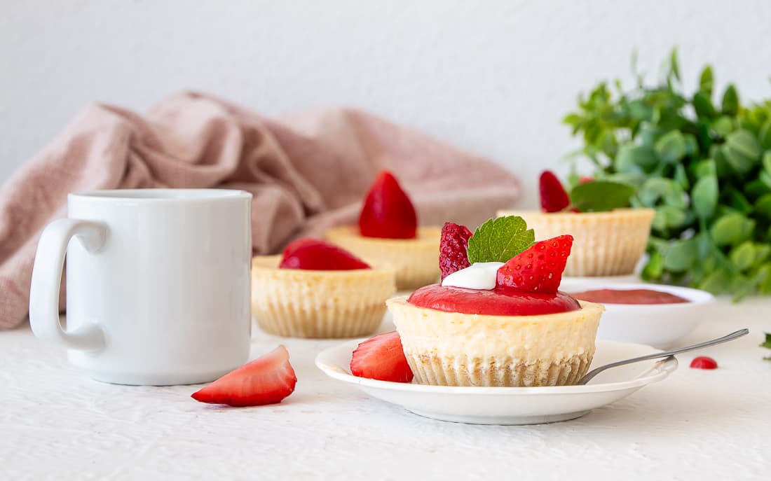 Jogurtové mini cheesecakes s jahodami