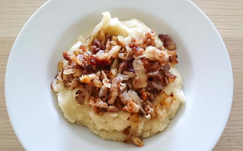 Pastinákové pyré se slaninou a cibulkou