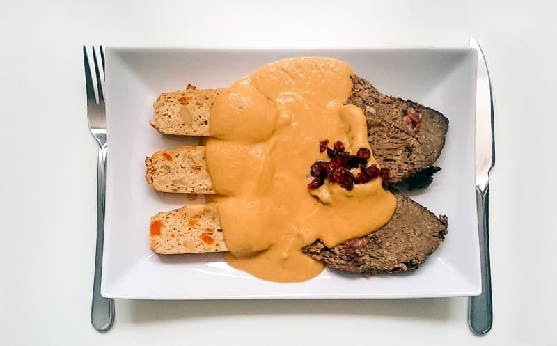 Svíčková na smetaně se zeleninovými „knedlíky“