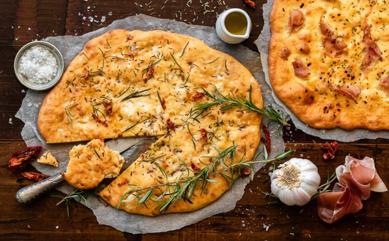 Česnekový flatbread