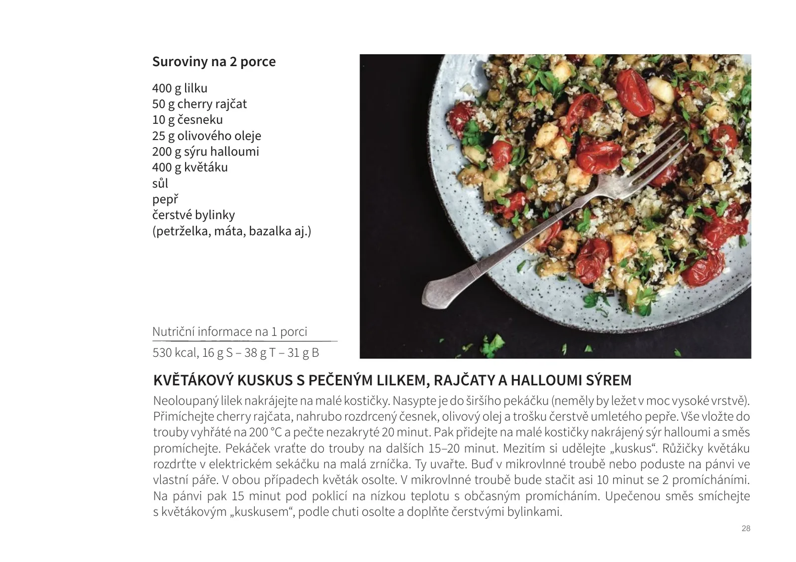 Ukázka stránky z e-knihy 53 receptů 2019: recept Květákový kuskus s pečeným lilkem, rajčaty a halloumi sýrem, na fotografii talíř směsi s cherry rajčaty a bylinkami