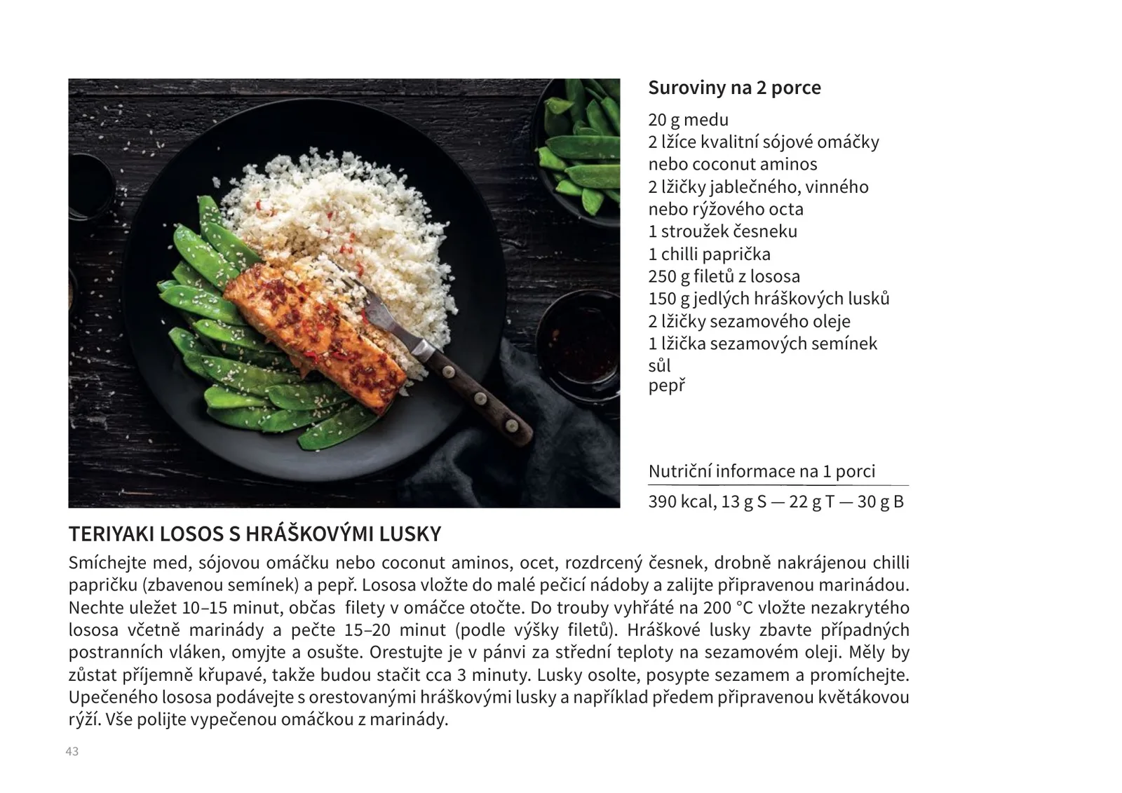 Ukázka stránky z e-knihy 53 receptů 2022: recept Teriyaki losos s hráškovými lusky, na fotografii černý talíř s filetem lososa, květákovou rýží a lusky se sezamem