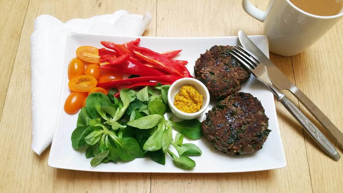 Burgery se špenátem, zelenina