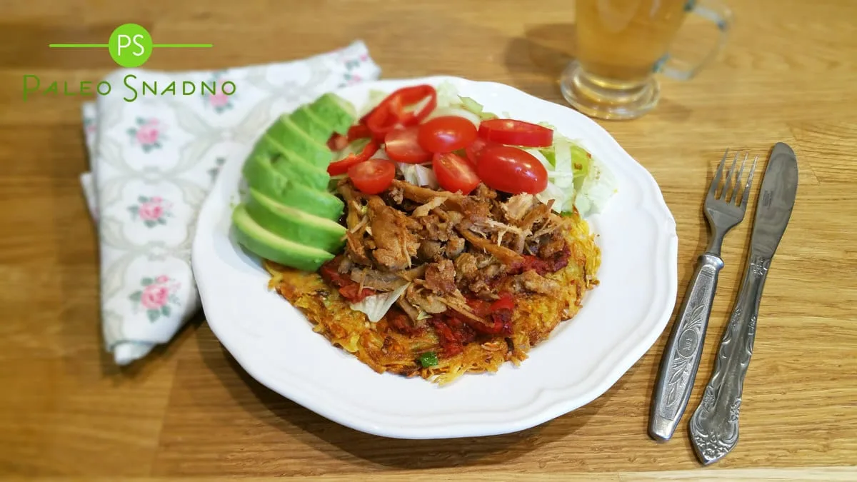 Zeleninové hash brown, vepřové maso, rajčatová omáčka