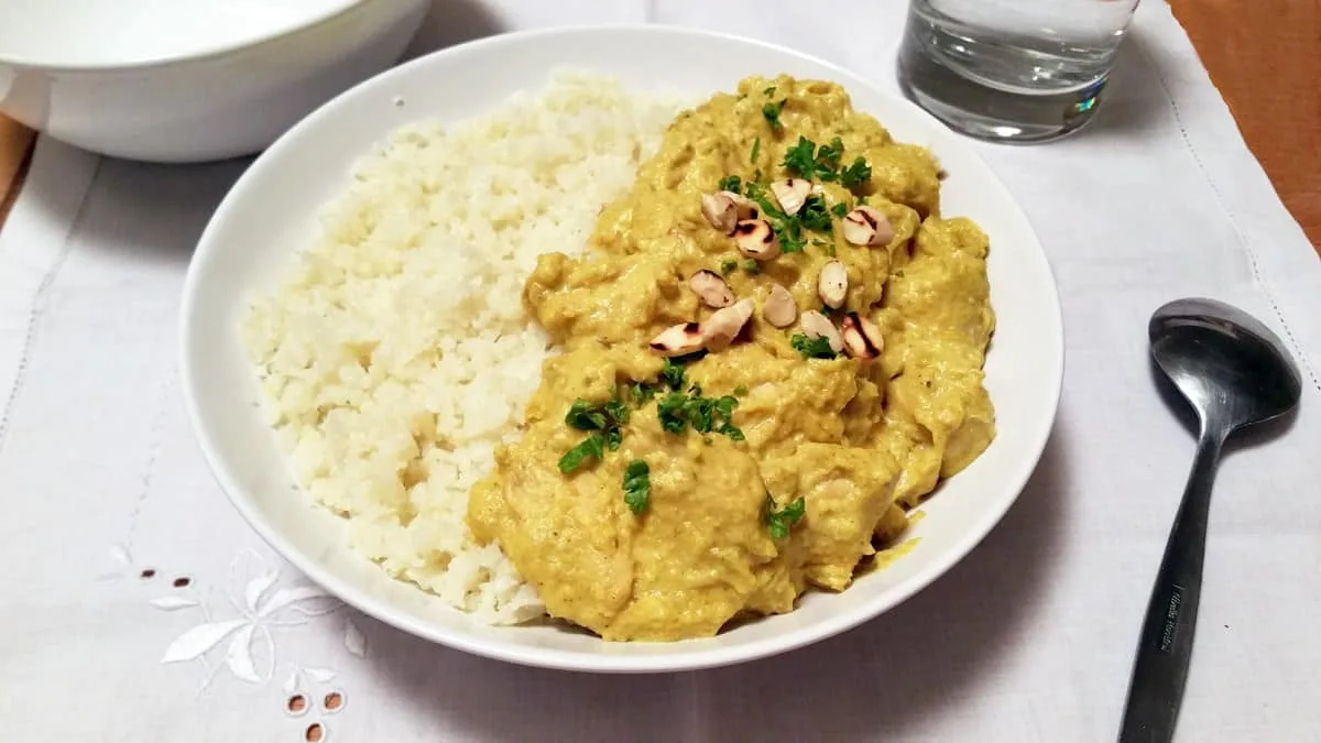Kuřecí korma s květákovou rýží