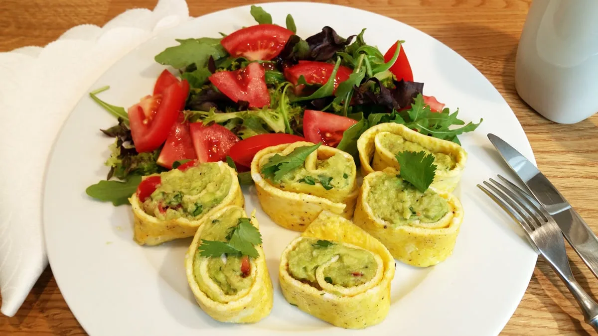 Vaječné rolky s guacamole