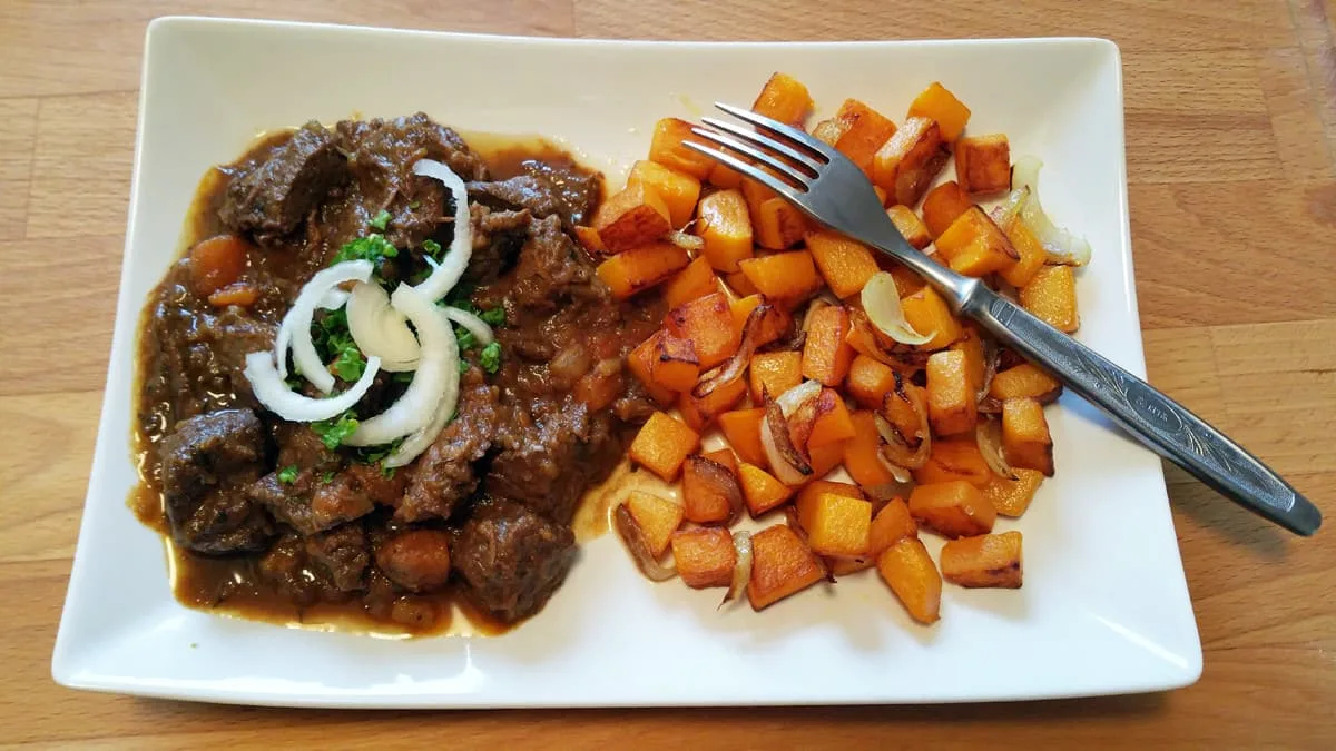 Jelení ragú s opečenou dýní