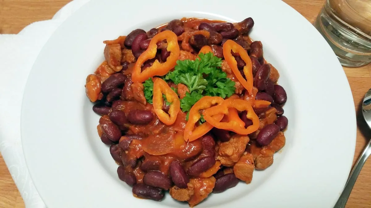 Chili con carne s fazolemi