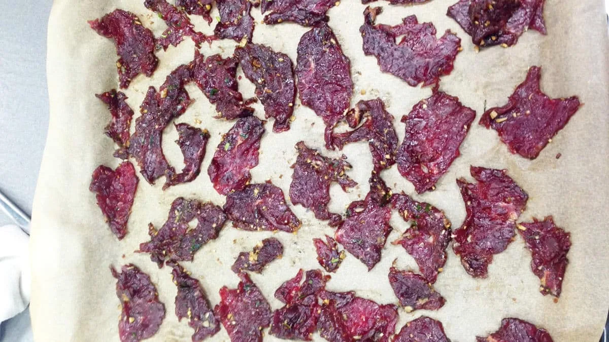 Sušené hovězí maso, salát Yum Nea (na kurzu thajské kuchyně)