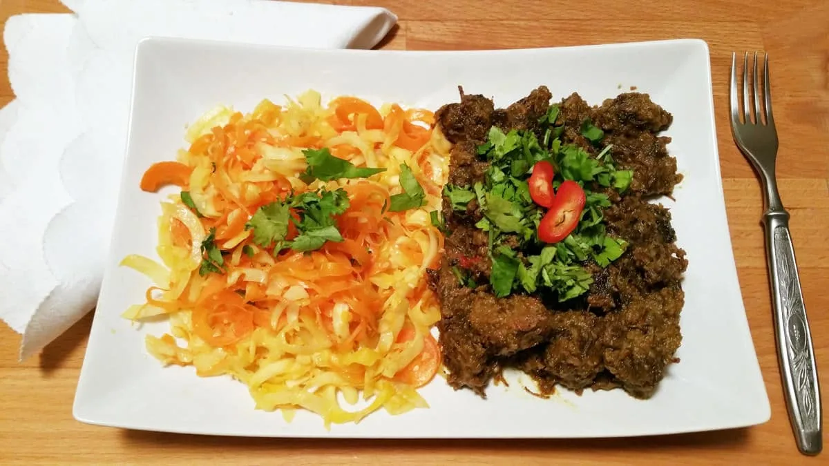 Hovězí rendang se zeleninovými nudlemi