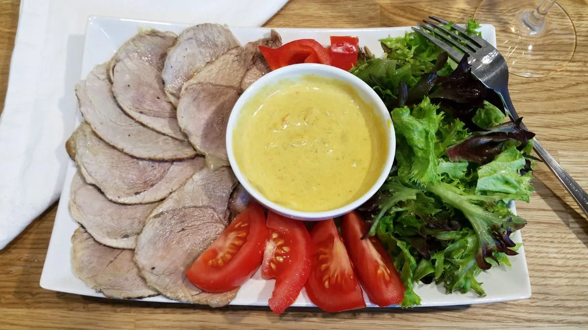 Vepřová pečeně, majonéza s meruňkovým chutney