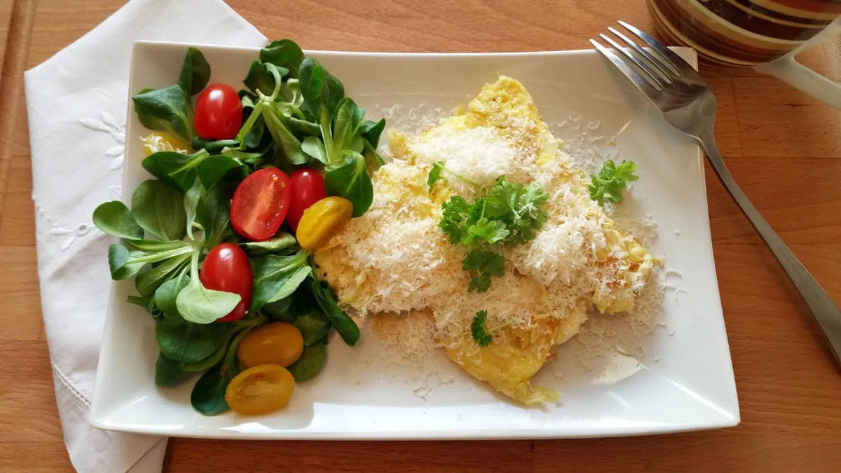 Vaječná omeleta s parmezánem